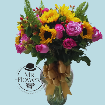 Arreglo Floral con 18 Rosas Moradas, Girasoles y Margaritas