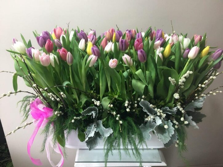 Arreglos floral con 100 Tulipanes Arreglos floral con 100 Tulipanes