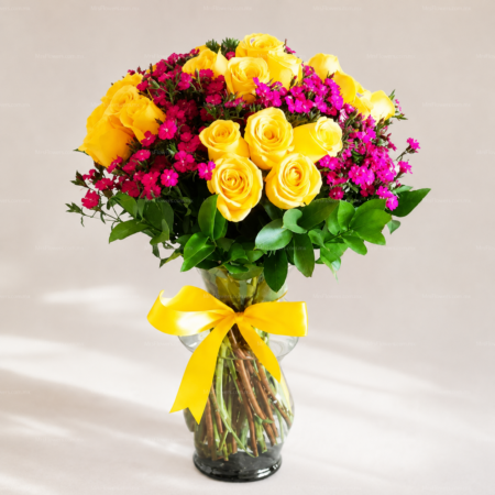 Jarrón con 24 Rosas y Brianthus