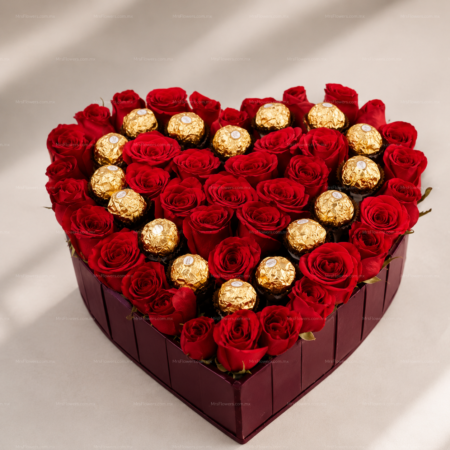 Corazón con 34 rosas rojas y 16 ferreros Corazón con 34 rosas rojas y 16 ferreros
