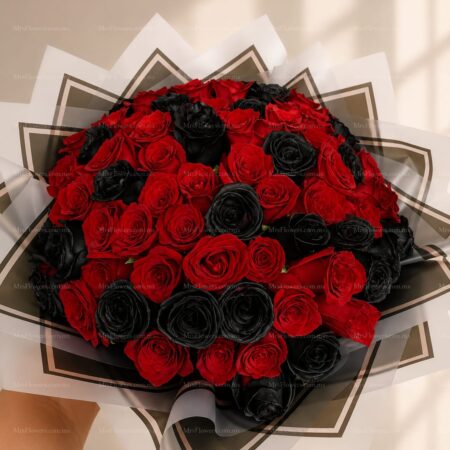 Ramo de 80 rosas negras y rojas