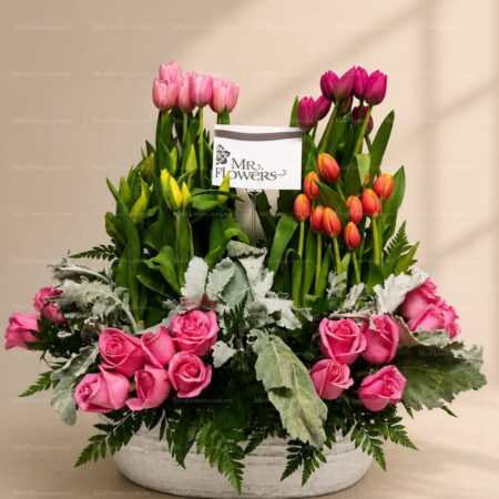 Arreglo Floral con Tulipanes y Rosas Rosa