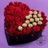 caja con Rosas y 16 ferrero Corazón con Rosas y 16 Ferrero