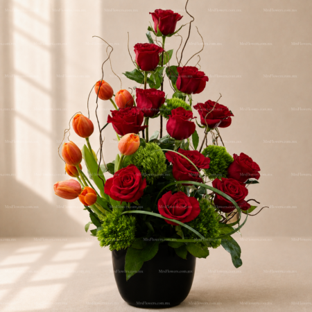 Arreglo Floral con 12 Rosas y 10 Tulipanes