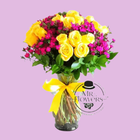 Jarrón con 24 Rosas y Brianthus Jarrón con 24 Rosas y Brianthus