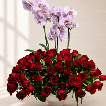 Arreglo con Rosas Rojas y Orquídea doble