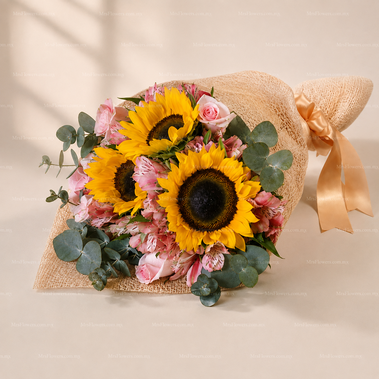 Ramo de Alstromelias, Rosas y Girasol Ramo de Alstromelias, Rosas y Girasol