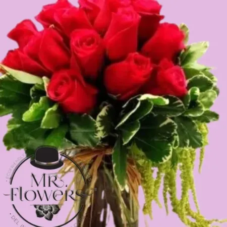 18 rosas rojas con amaranto