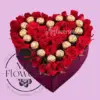 Corazón con 34 rosas rojas y 16 ferreros Corazón con 34 rosas rojas y 16 ferreros
