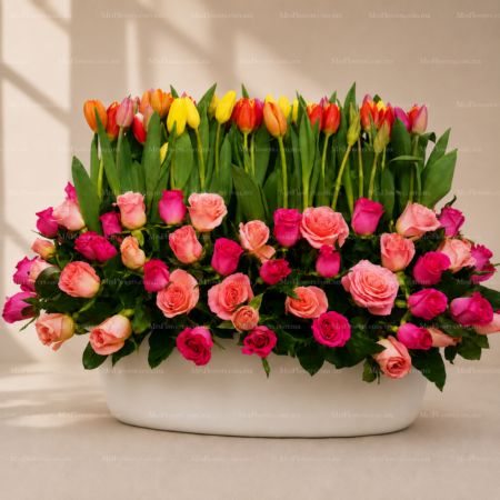 Jardinera de Tulipanes y Rosas Jardinera de Tulipanes y Rosas
