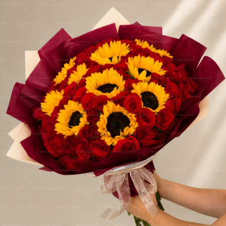 Atardecer | Ramo de 100 Rosas con Girasoles Atardecer | Ramo de 100 Rosas con Girasoles