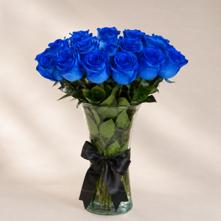 Jarrón con 24 rosas azules
