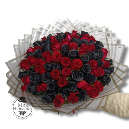 Ramo de 80 rosas negras y rojas